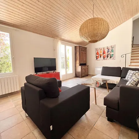 Saline Maison Spacieuse A Le Flotte En Re Holiday home *