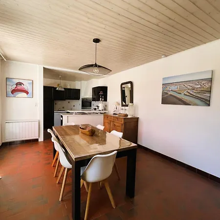 Saline Maison Spacieuse A Le Flotte En Re * 拉弗洛特