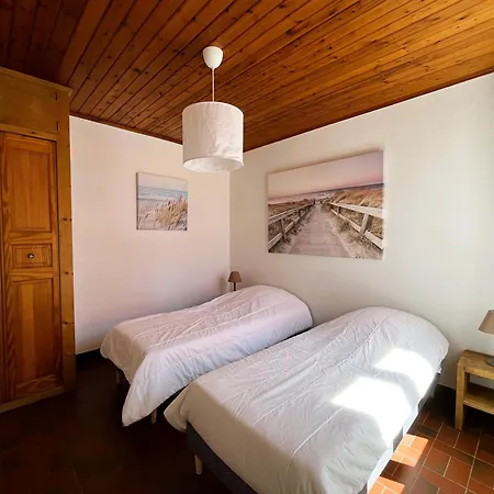 Saline Maison Spacieuse A Le Flotte En Re Holiday home *