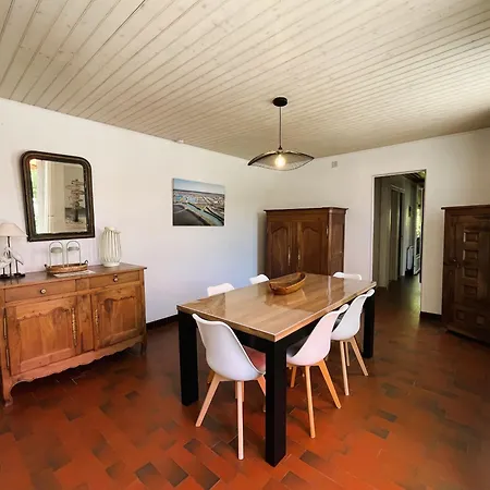 Saline Maison Spacieuse A Le Flotte En Re Holiday home *